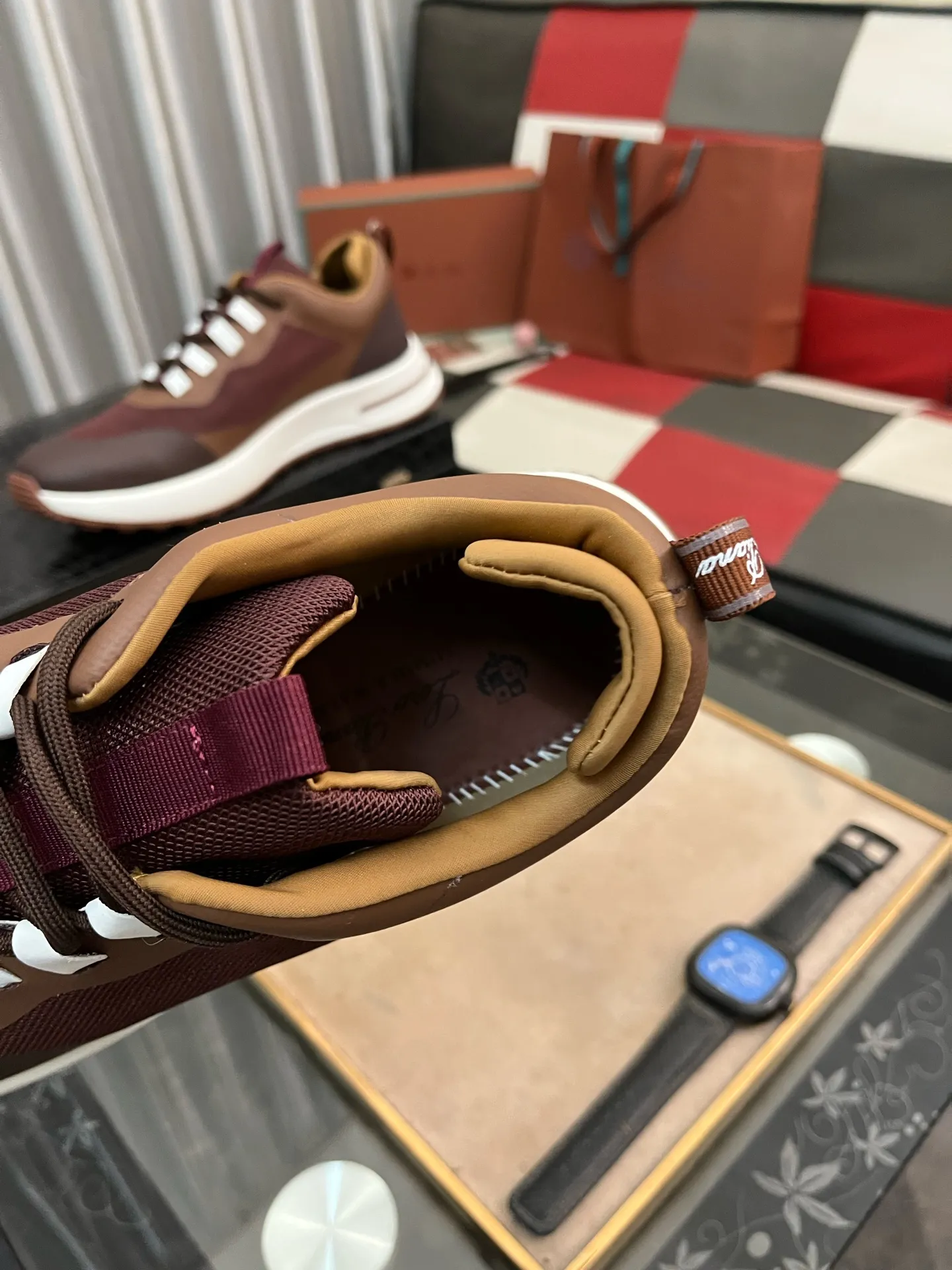 Men's men's shoes💰560⌚️⌚️LoroPiana/Noyo Piana WeekendWalk men's new thick-soled sports shoes, LP lace-up casual shoes that are as comfortable as clouds! The upper is made of cowhide leather, highlighting the sporty style. The lightweight sole adds a touch of modernity to the shoe. Counter original box packaging with dust bag!  Size: 38-449️⃣Colors available